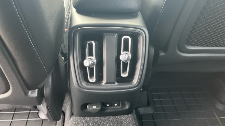 Volvo Xc40 P8 Recharge 300kW 78kWh First Edition 5dr AWD Auto Electric Estate